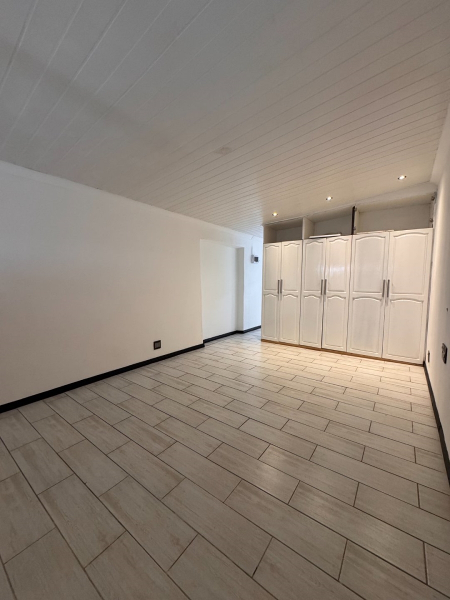 To Let  Bedroom Property for Rent in Goodwood Central Western Cape